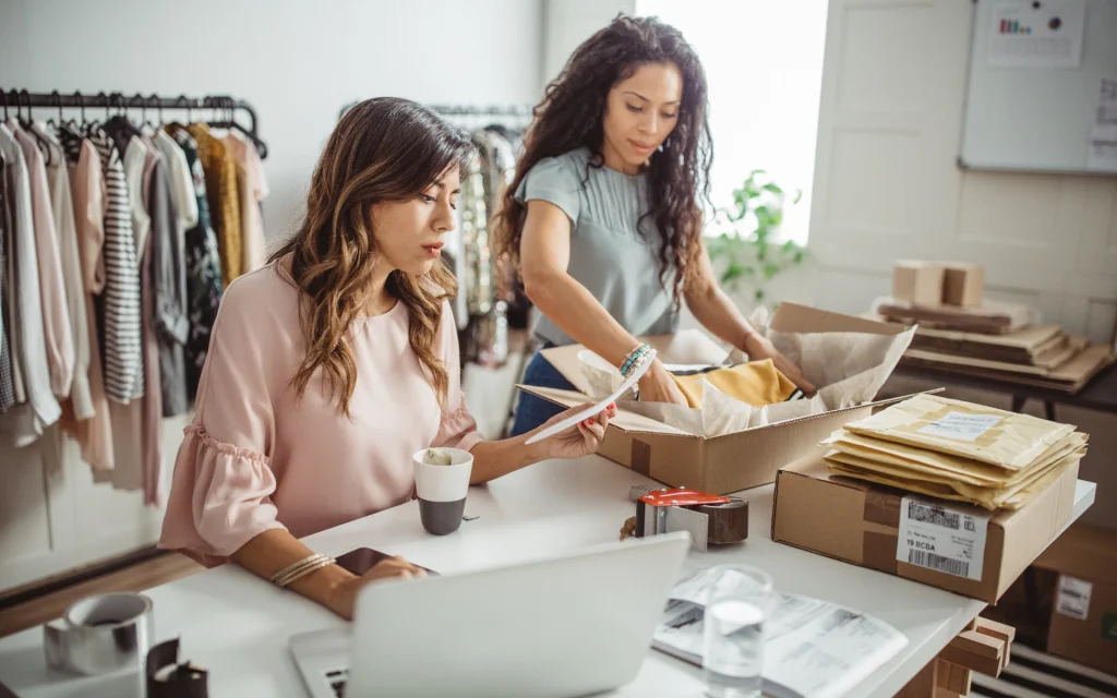 Two entrepreneurs organizing orders and shipments in an online fashion store – eCommerce development in Biella with Jinni Srl