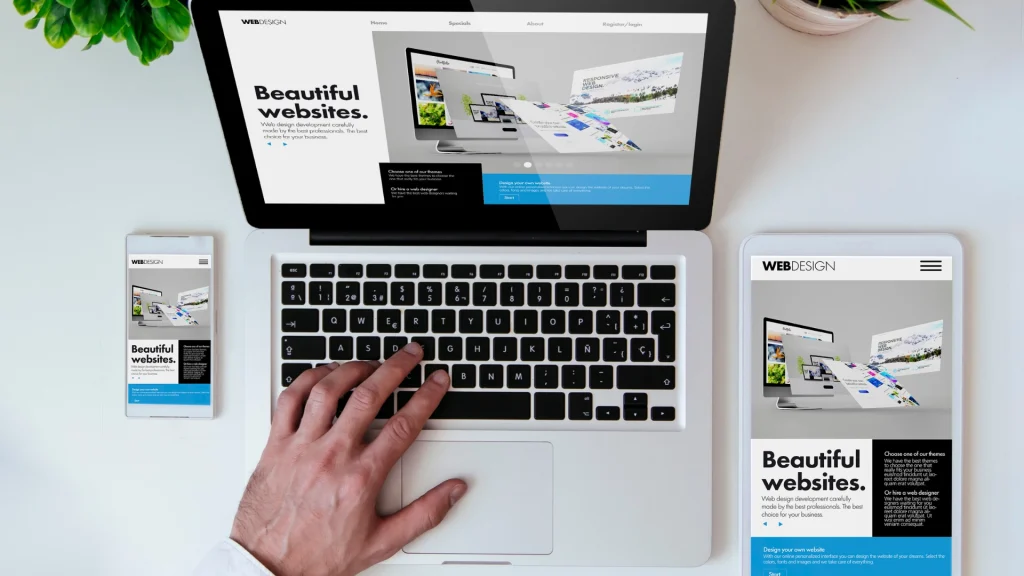 Website auf Laptop, Tablet und Smartphone dargestellt – responsives Design