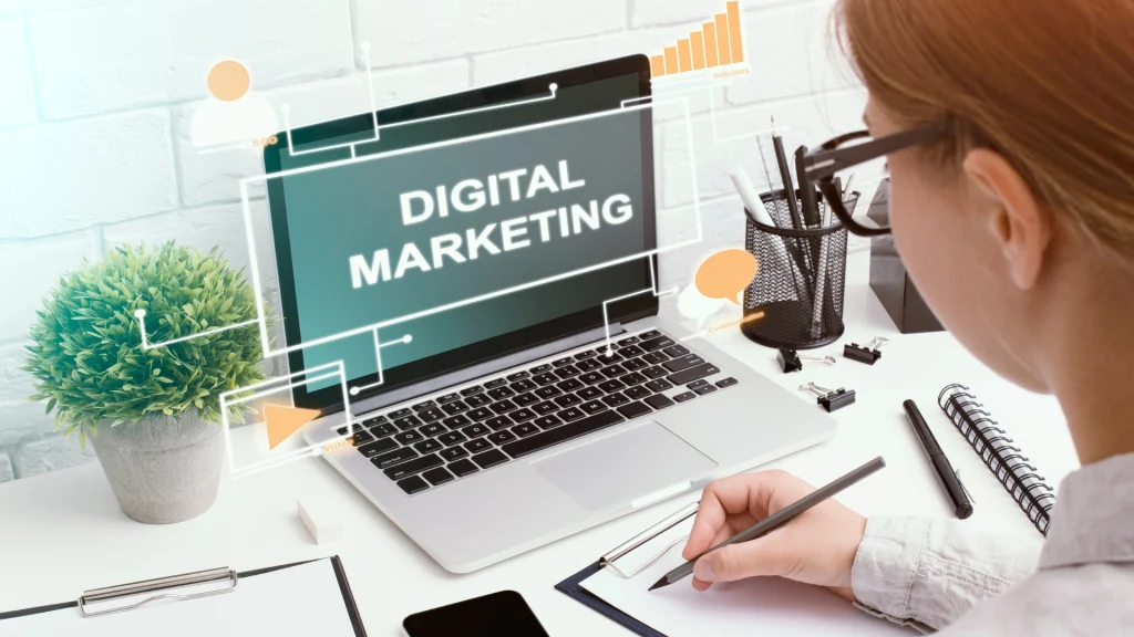 marketing automation y marketing digital en un portátil