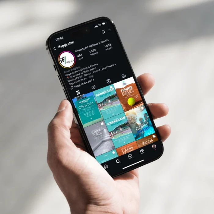 Mano che tiene uno smartphone aperto sull’account Instagram di iFaggi Sport Wellness & Friends.